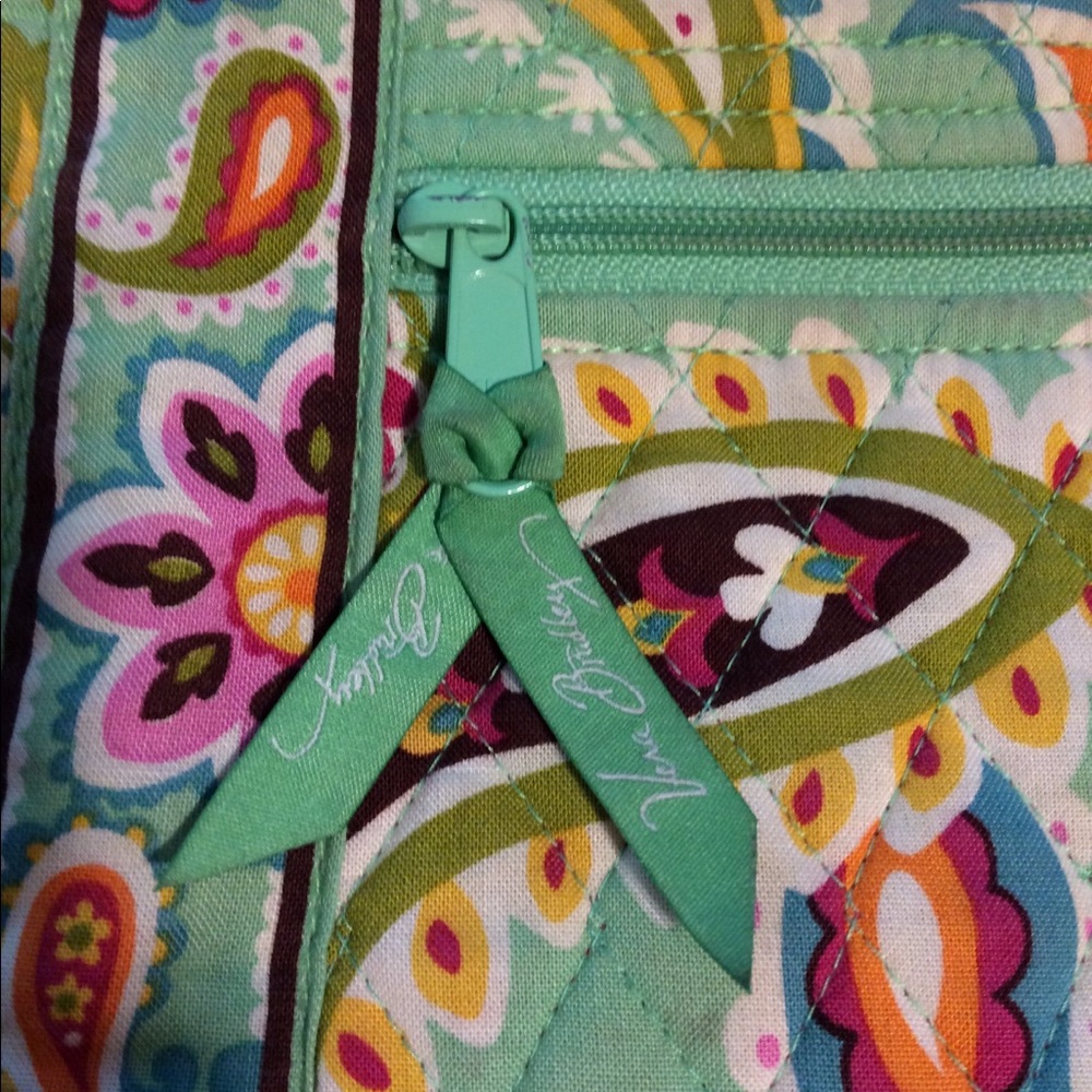 SOLD- Vera Bradley Cross Body Bag - Picture 2 of 3